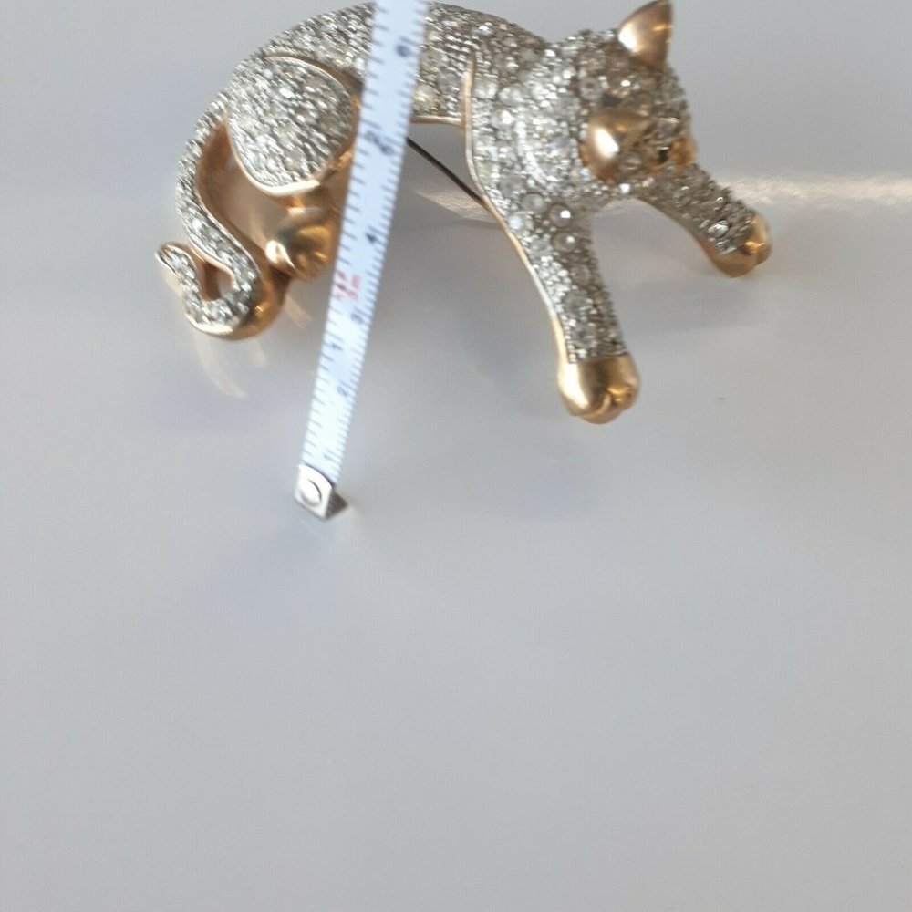 Huge Vintage gold and diamond leopard Cat brooch Pin Swarovski Emerald eyes Cat - Picture 6 of 6